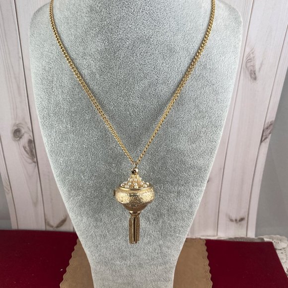 Fabulous Vintage vintage Swiss made Taylorette Pendant watch with Faux Pearls - Picture 3 of 9